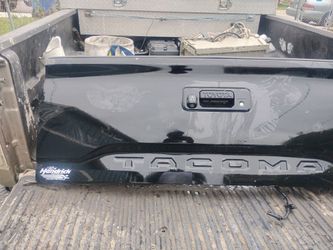 Toyota Tacoma tailgate