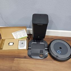 Robot vacuum roomba i3 plus