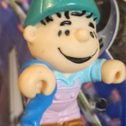 Vintage McDonalds Happy Meal Toy PEANUTS Farm Linus Charlie Brown Figure 2.5 inch