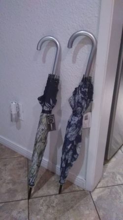New umbrella with tag. This umbrella comes reinforced. It's good quality. ***Look at my other stuff I'm selling.***