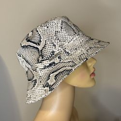Michael Kors Bucket Hat