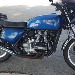 honda goldwing caffe racer 1000 cc 76  classic custom  very nice custom bike suspension seat cowl runs great  money invest title clean runs and drive 