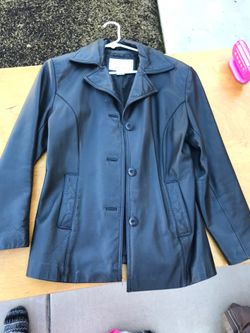 Woman small leather jacket