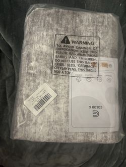 New sealed area rug color is smoky grey size 5’ x 8’