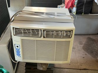 Frigidaire 8000 BTU air conditioners $30 or best offer ( 2 available )