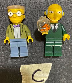 The Simpsons LEGO Minifigures – Smithers & Mr. Burns with Fish Accessory