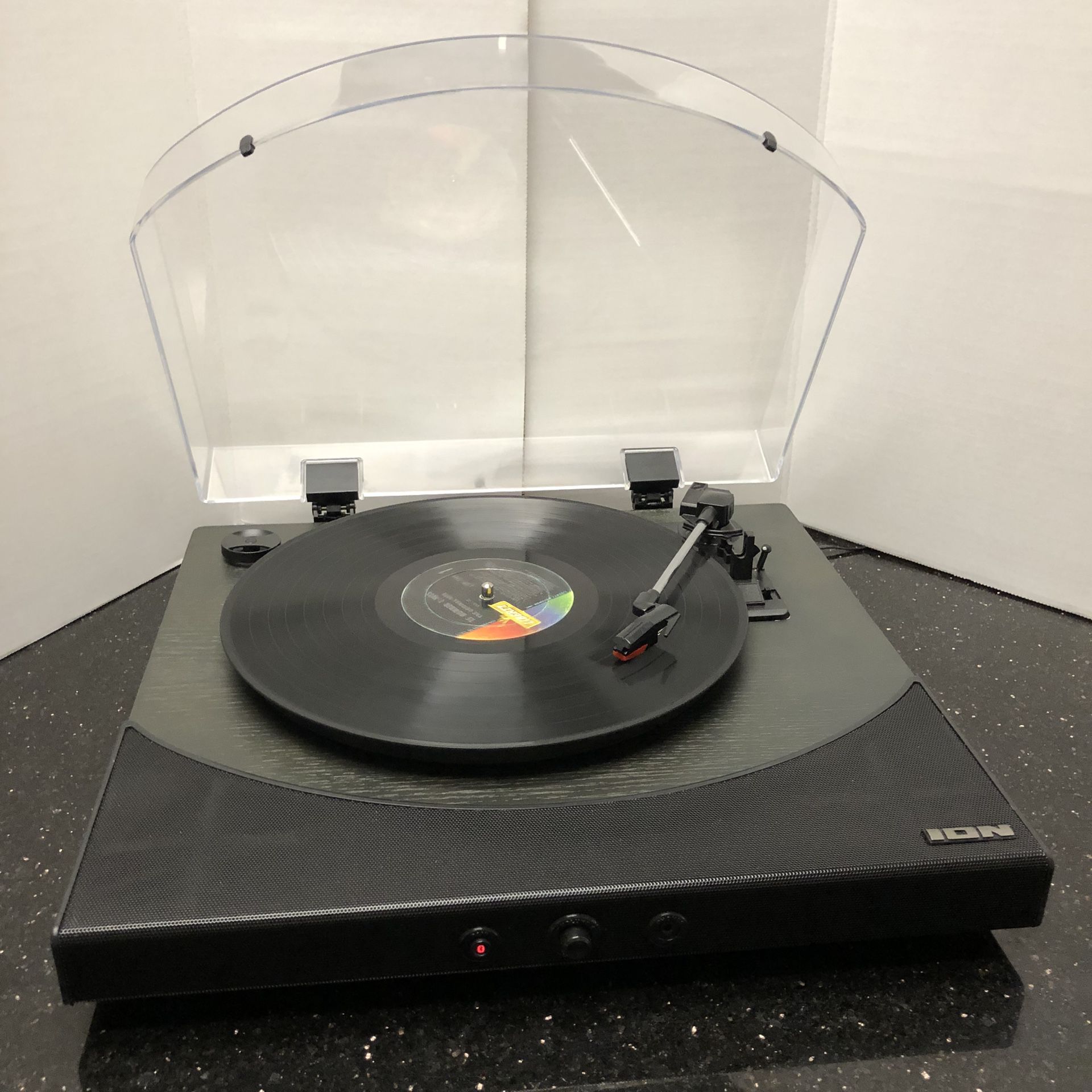 Ion Premier LP Bluetooth Turntable Record Vinyl Player with Built-in Stereo Soundbar. Excellent working condition! Ready To Play, No Need For Receiver