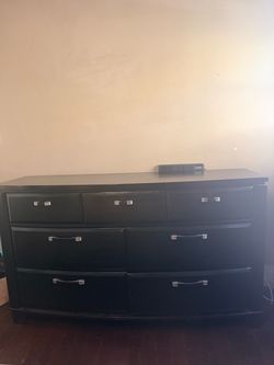 Large Black 7-Drawer Dresser / Bedroom Storage