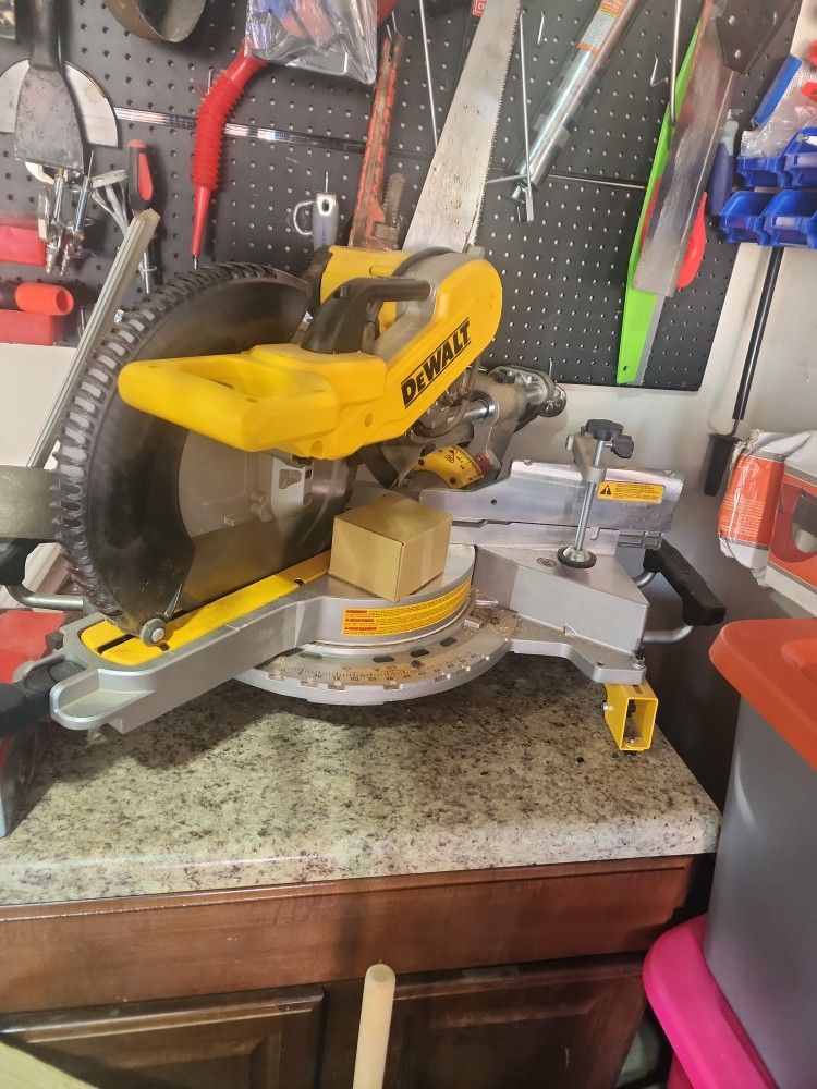 Dewalt 779 Saw