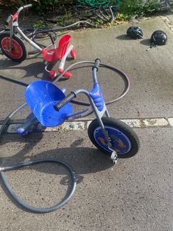 Two razor tricycles that can drift and spin