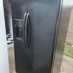 Side by side refrigerator
