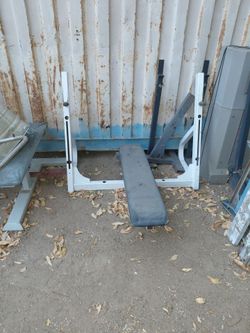 Weightlifting bench