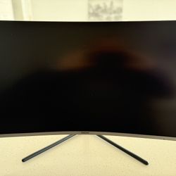 Samsung 32” Curved 4K UHD Monitor (U32R590CWN) – Great Condition