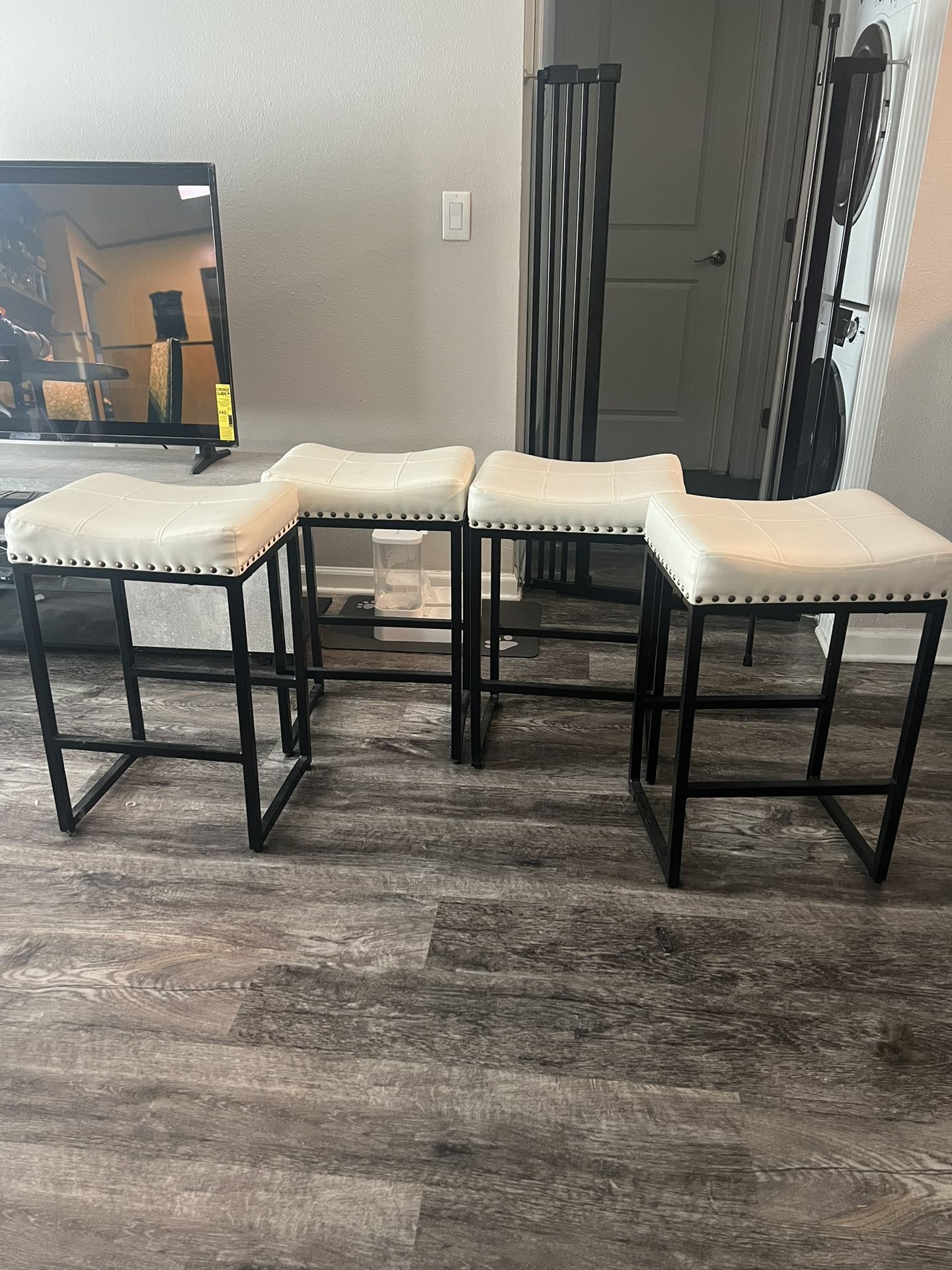 4 Bar Stools