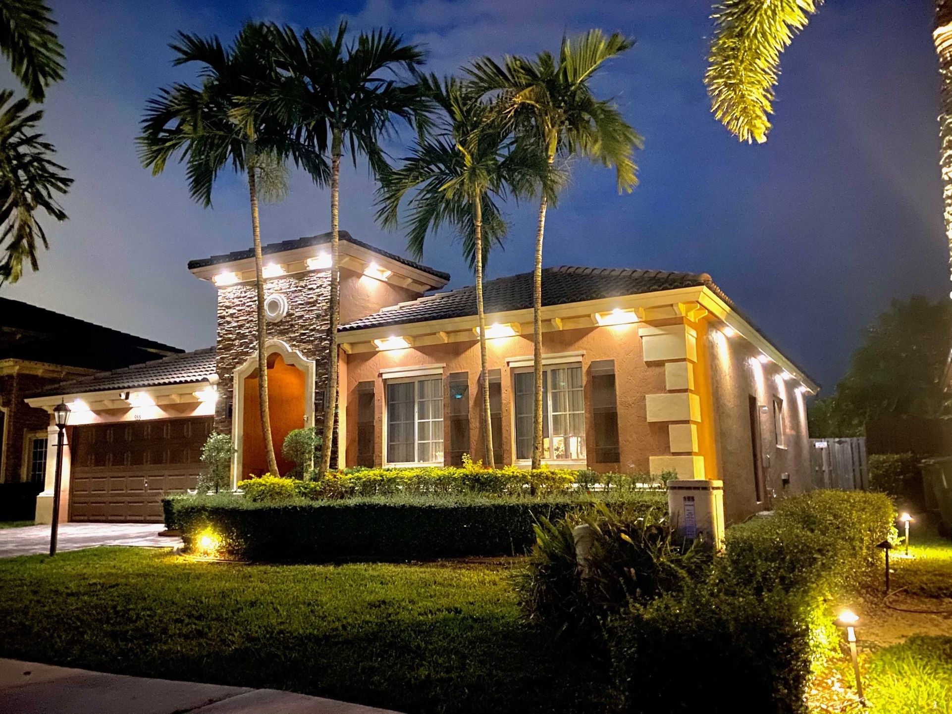 High Hat / Spotlight / Modern Lights / Luces Led Lights / Recessed Lights / Modern Light / Chandelier / Lamps / Soffit Lights