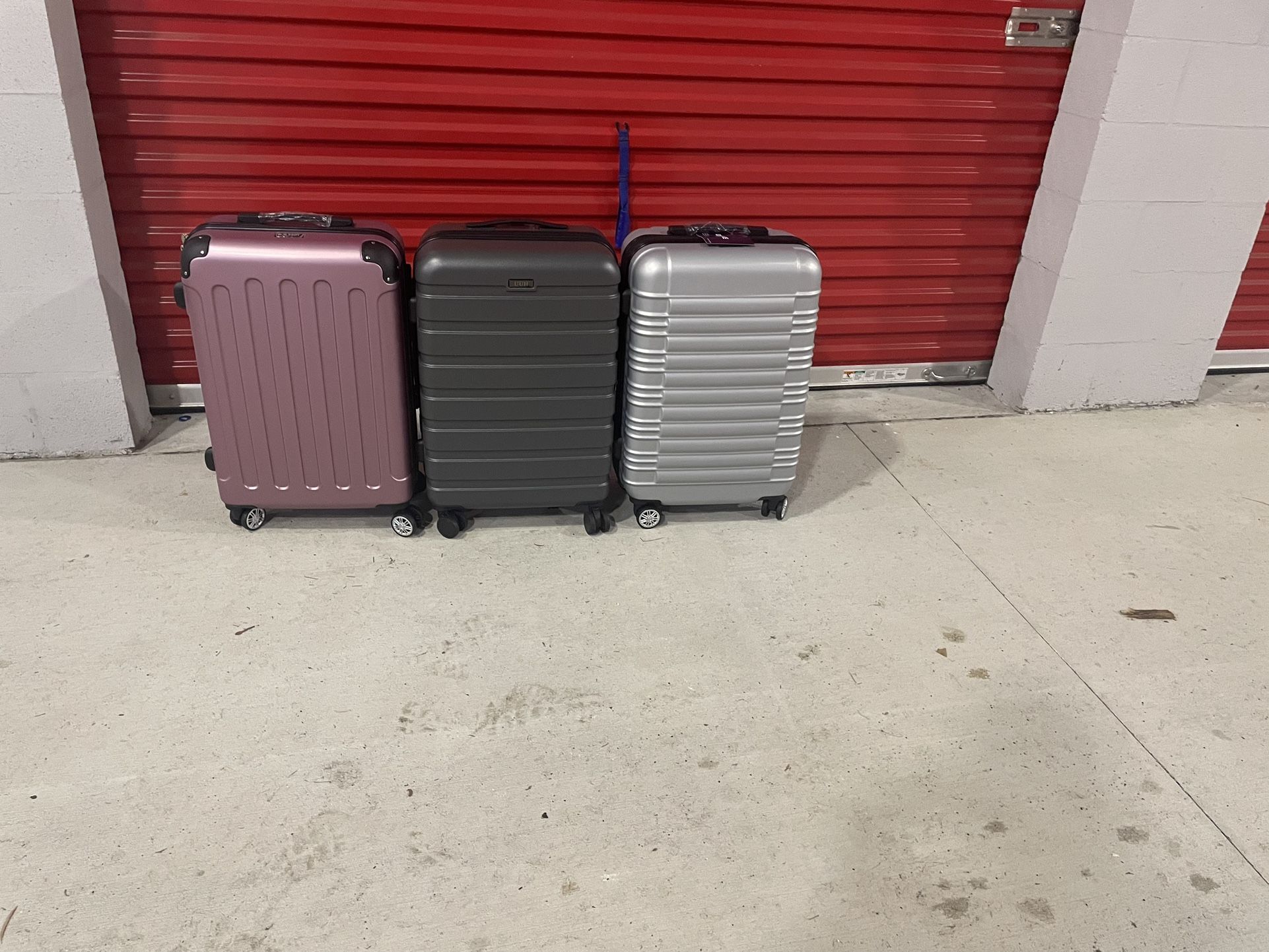 Luggage Brand New Size 24 In Only 35$