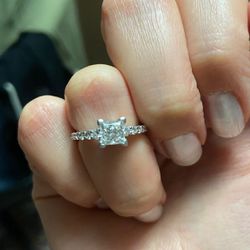 Princess Cut Engagement ring - 1 ct 