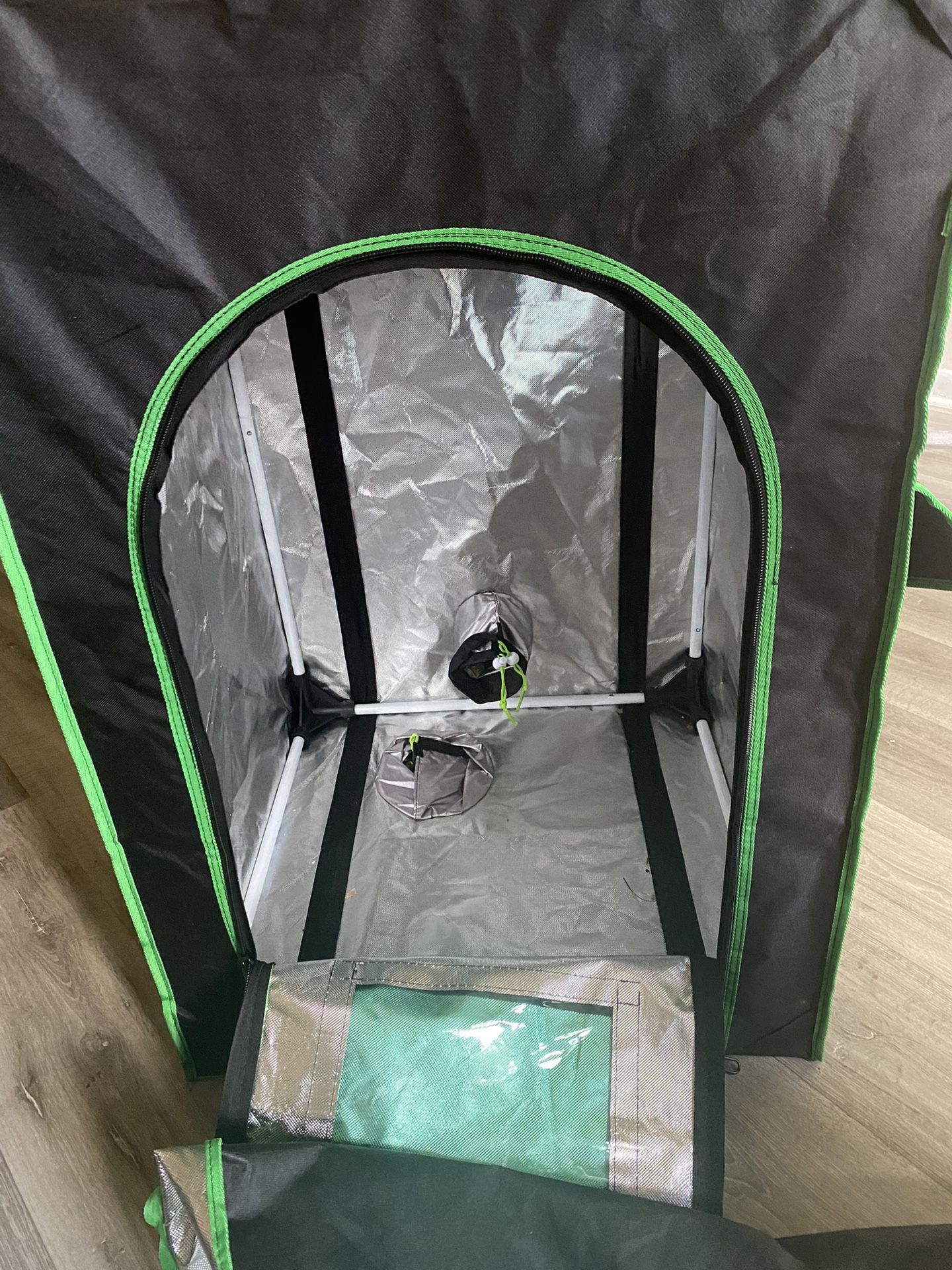 Green Hut Grow Tent
