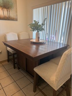 Dinning room table
