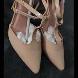 Journee Collection Footwear Heels (NEW Condition) 6 1/2 Tru Nude