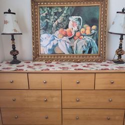 Drawer with Painting And Lamps