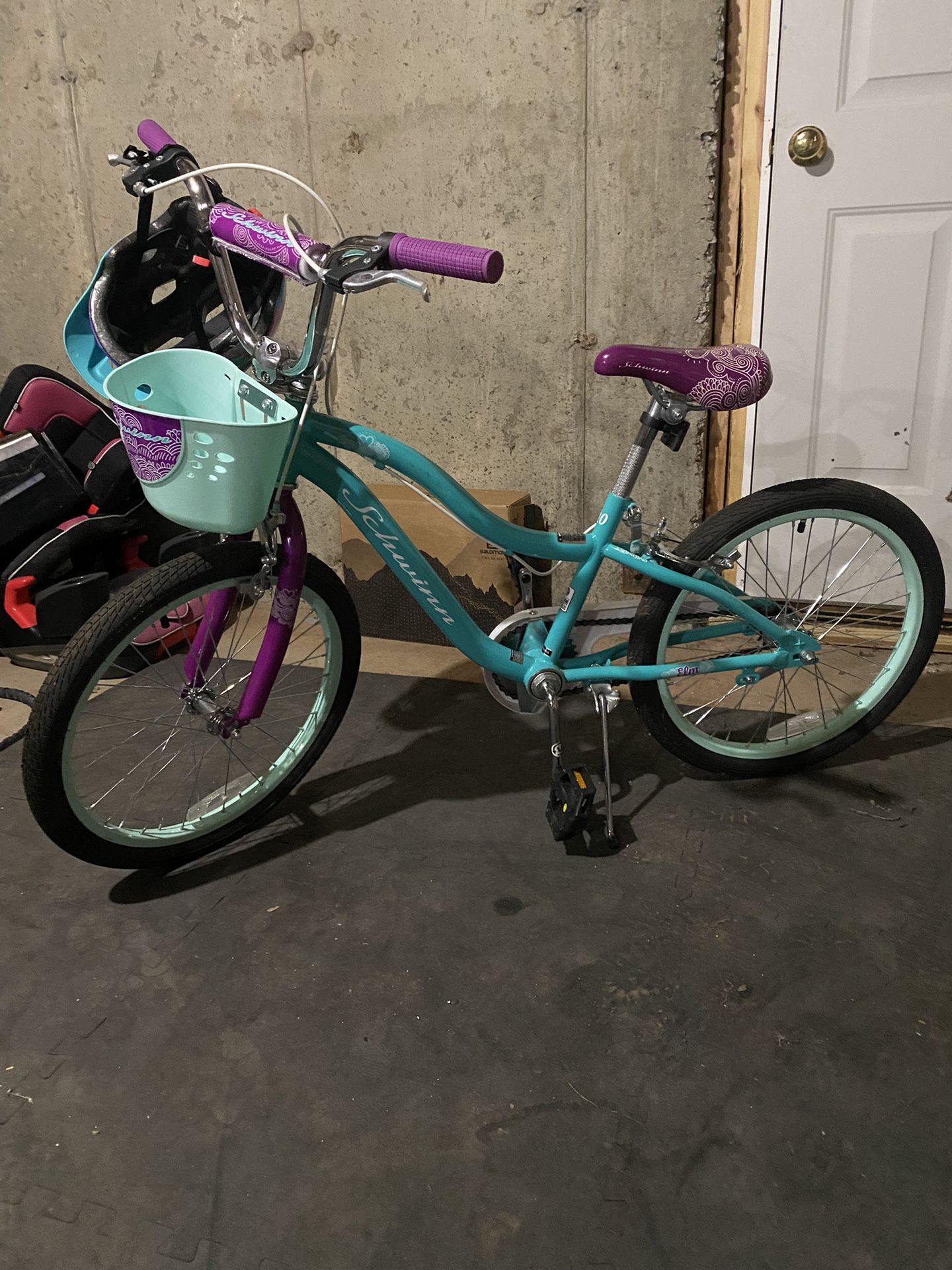 Girls Bike 20” Schwinn with helmet 