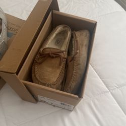 Size 7 Uggs Sleppers