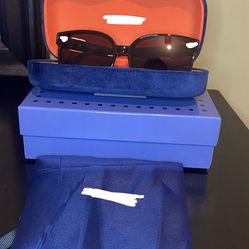 Brand new sunglasses no damage perfect conditions with box included