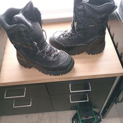 Brand New Cabela's Insulated Boots Size 10