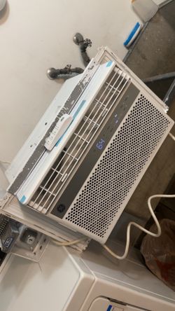GE 8100 Btu comes with remote