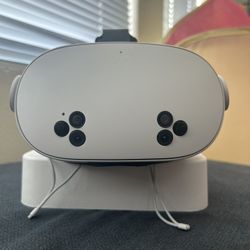 Meta Quest 3s W/ 10,000 mAh Battery pack