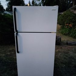 Kenmore Refrigerator - Can Deliver 