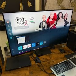 Like new SAMSUNG 43 inch Odyssey Neo G7 4K UHD Smart Gaming Monitor/TV 144Hz HDR600. LS43CG702NNXZA. Comes with remote and power cable.