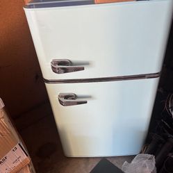 Insignia- Retro Mini Fridges Mint 