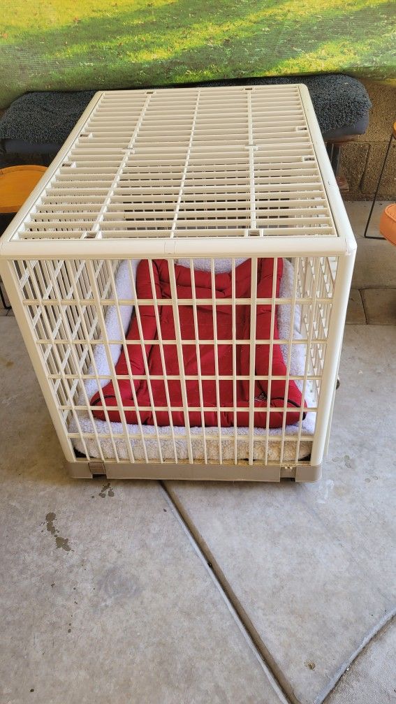 DELUXE PLASTIC ROLLING CRATE EASY ACCESS
