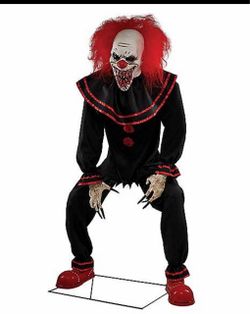 Crouchy clown animatronic Halloween