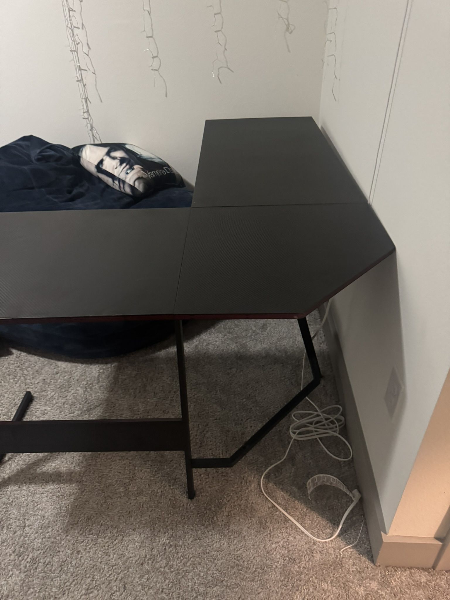 l-Shaped Gaming Desk