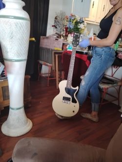 Gibson Guitar