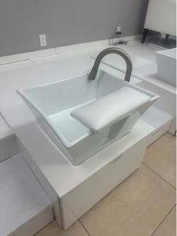 Sink white with faucet