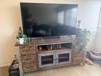Entertainment center