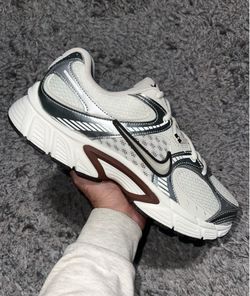 Nike V5 Runner
