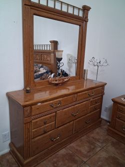 DRESSER SET