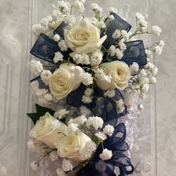 Corsage And Boutonnières For Prom