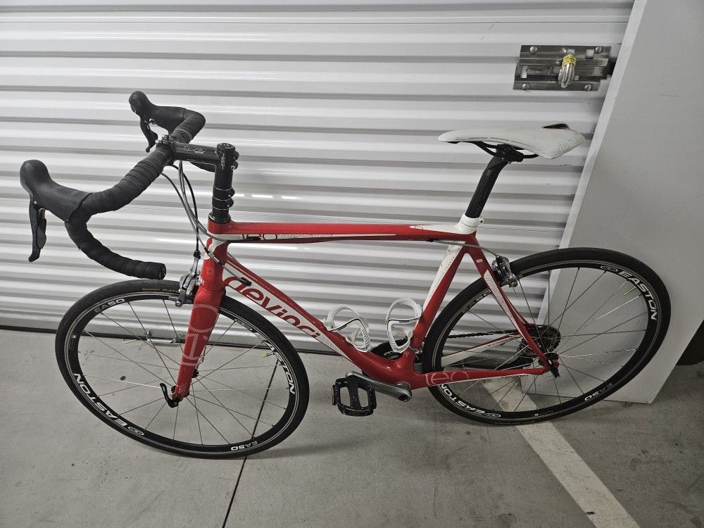 Devinci Leo Road Bike