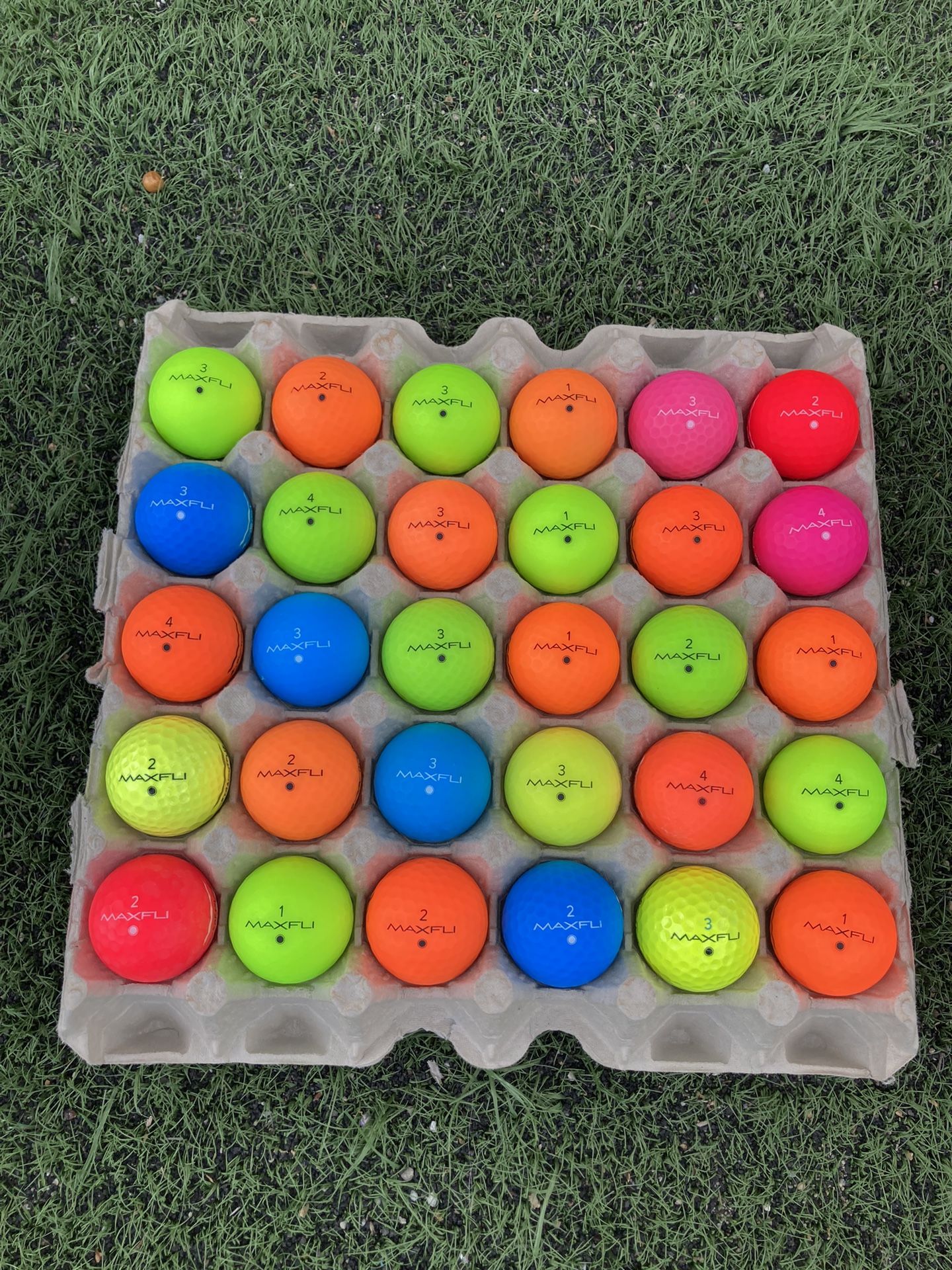 30 Golf ⛳️ Balls Maxfli The Color 