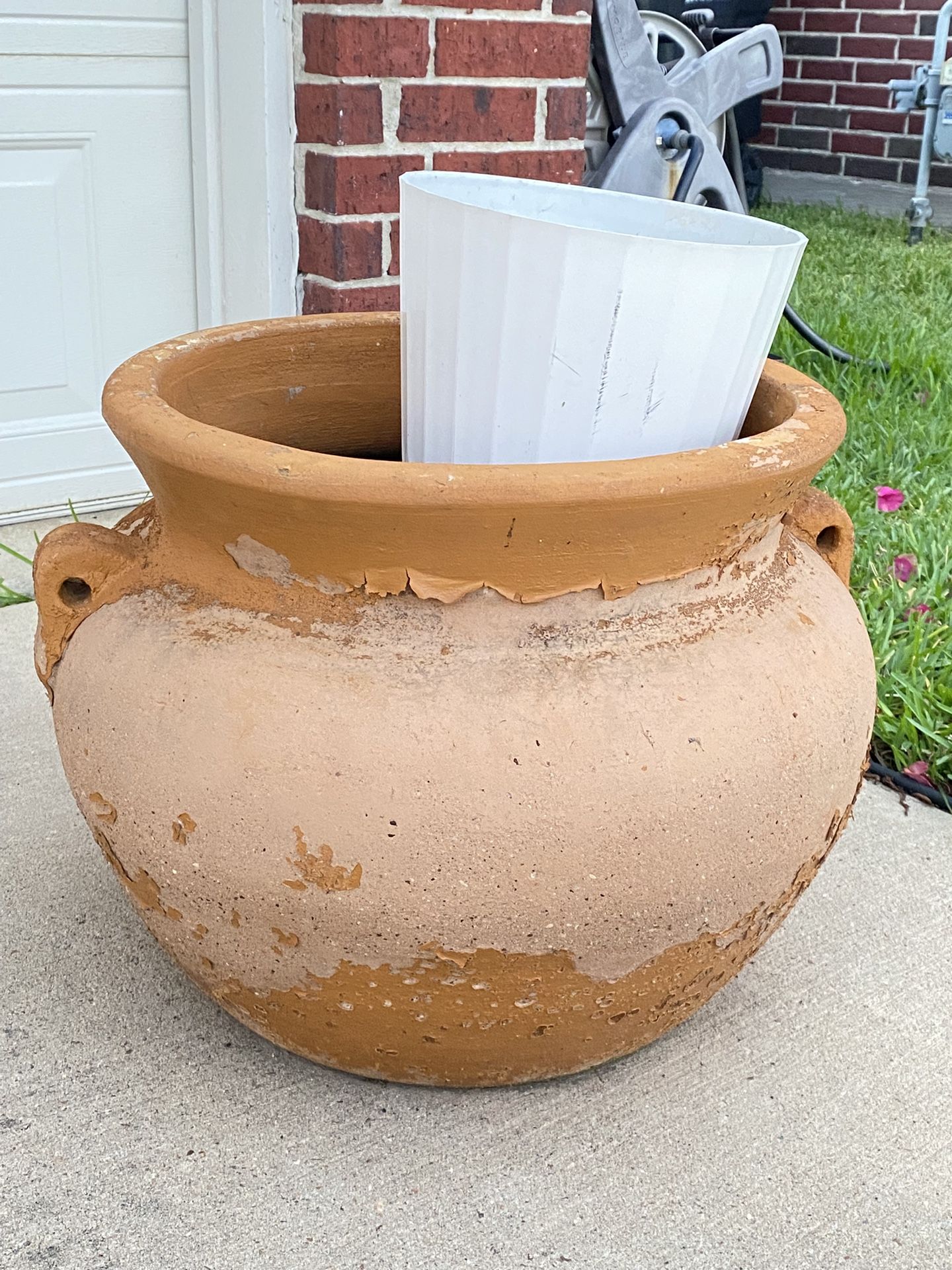 Oversized flower pot