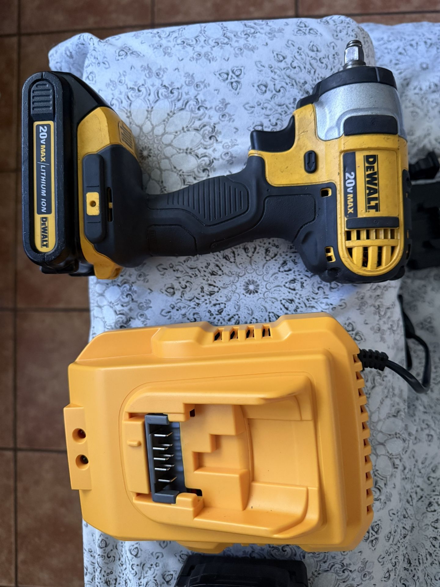 Dewalt 3/8 Impact Wrench