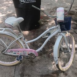 Huffy.   Beach Cruiser