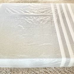 NEW IN PLASTIC: Leesa Original Hybrid Queen Mattress ($1,500 Retail) 