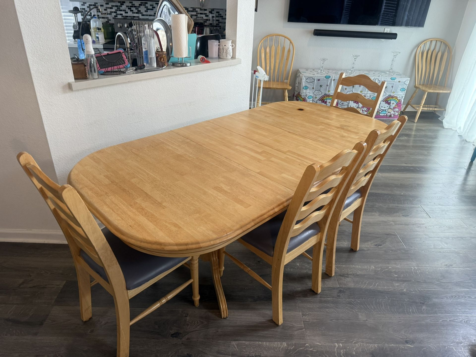Hardwood Dining Table with 4 Chairs – Foldable Extension